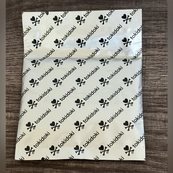 NWT Tokidoki x Hello Kitty Butterfly Garden Mystery Keychain - Picture 3 of 3